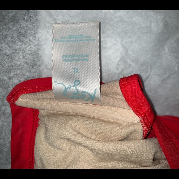 Red bikini top - Picture 4 of 4